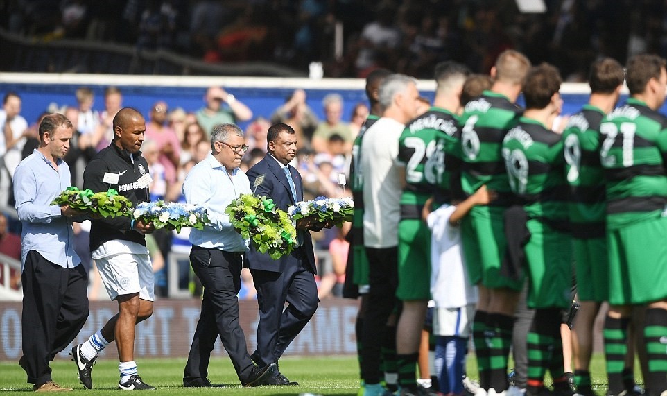 Mourinho xỏ găng ra sân, bắt hụt penalty khiến đội nhà thua cuộc - Bóng Đá