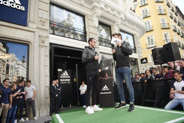 CĐV Real không ngừng la ó Gareth Bale trong một sự kiện - Bóng Đá
