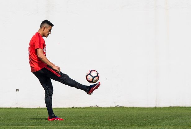 Sanchez tập luyện cùng tuyển Chile - Bóng Đá