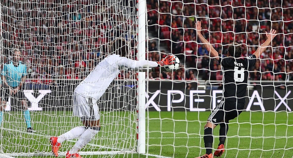 Ảnh sau trận Man Utd - Bóng Đá
