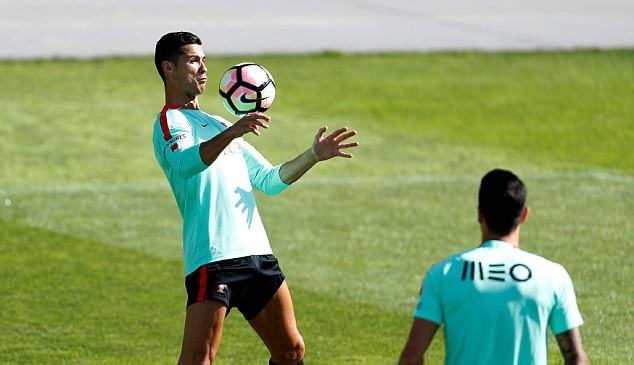 Ronaldo tập sung sức, sẵn sàng bùng nổ - Bóng Đá