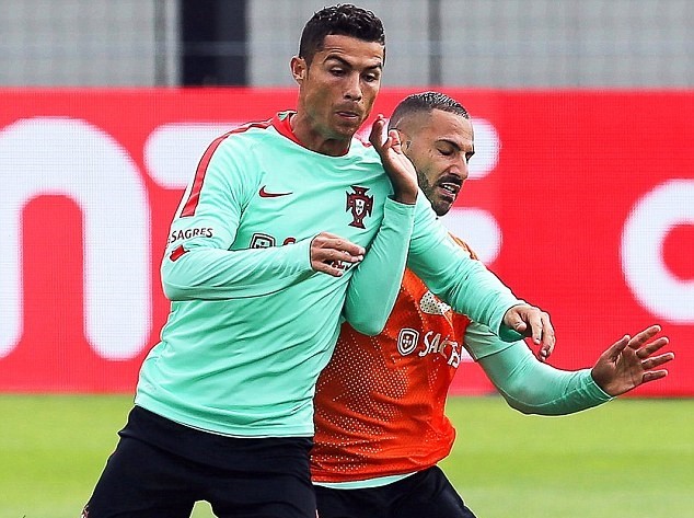 Ronaldo tập luyện Bồ Đào Nhà - Bóng Đá