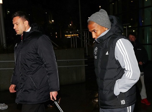 Dàn sao Man United trở lại Manchester - Bóng Đá