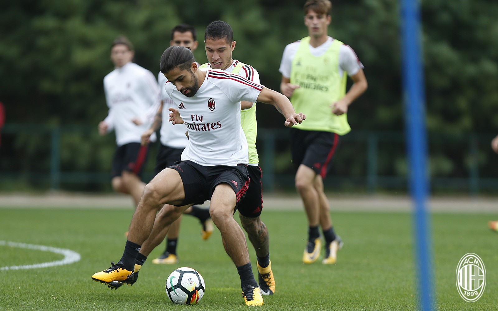 Dàn sao triệu đô của AC Milan tập cật lực, chờ chiến AS Roma - Bóng Đá