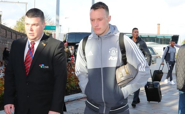 Chùm ảnh Man Utd hành quân đến London - Bóng Đá