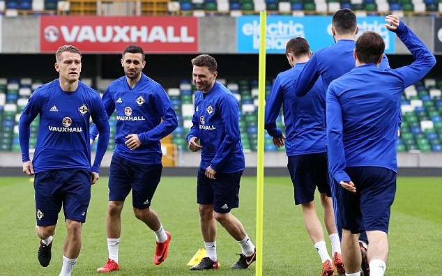 Cựu sao M.U tập sung sức, quyết giúp Bắc Ireland giành vé World Cup - Bóng Đá