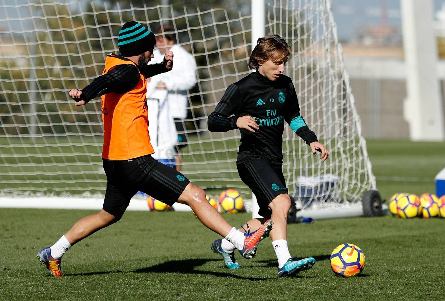 CHÙM ẢNH: Real Madrid đón dàn sao khủng trở lại tập luyện - Bóng Đá