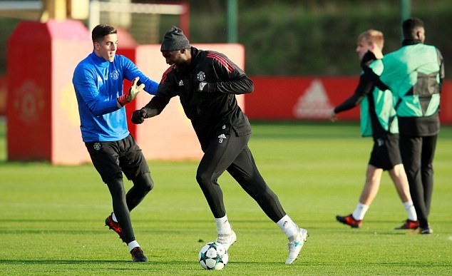 Lukaku tập sung sức, quyết sút tung lưới Benfica - Bóng Đá