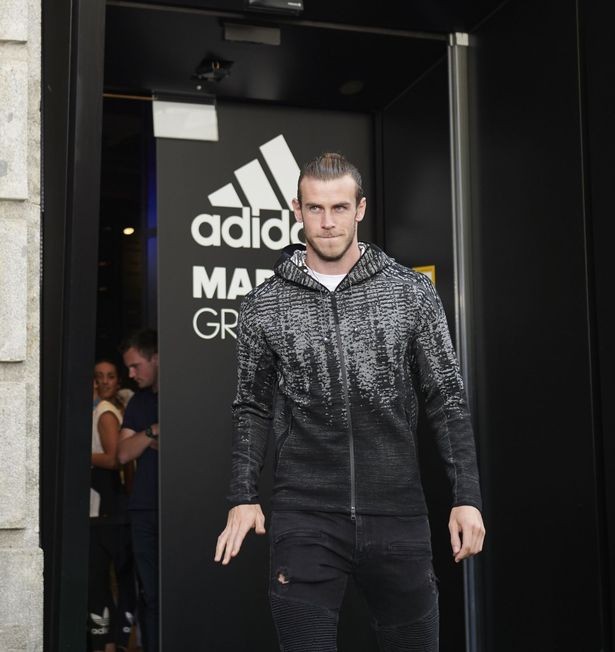 CĐV Real không ngừng la ó Gareth Bale trong một sự kiện - Bóng Đá