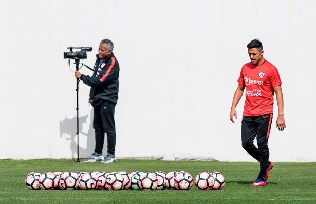 Sanchez tập luyện cùng tuyển Chile - Bóng Đá