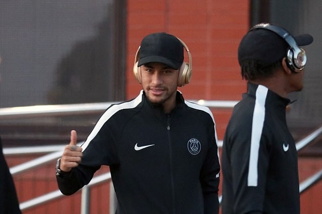Mbappe & Neymar dẫn đầu đoàn quân PSG đổ bộ Glasgow - Bóng Đá