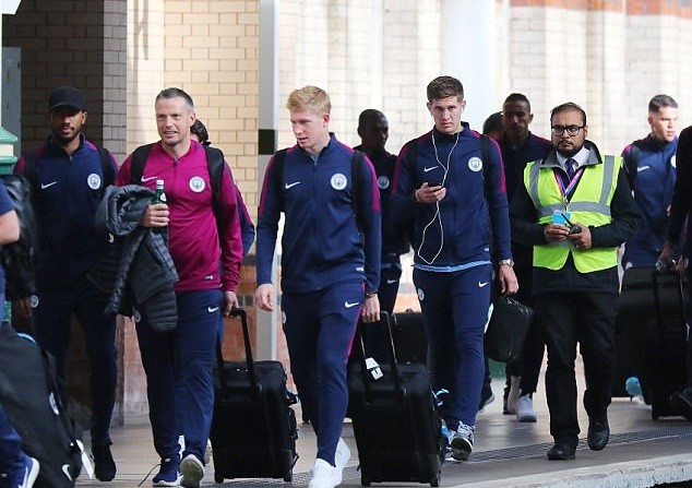 Vắng Aguero, dàn sao Man City căng thẳng đến London đấu Chelsea - Bóng Đá