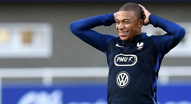 Cả đội đứng nhìn Mbappe dứt điểm điệu nghệ trong buổi tập thứ 2 - Bóng Đá
