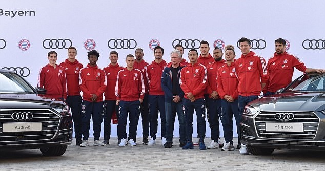 Chùm ảnh: Dàn sao Bayern Munich nhận siêu xe Audi - Bóng Đá