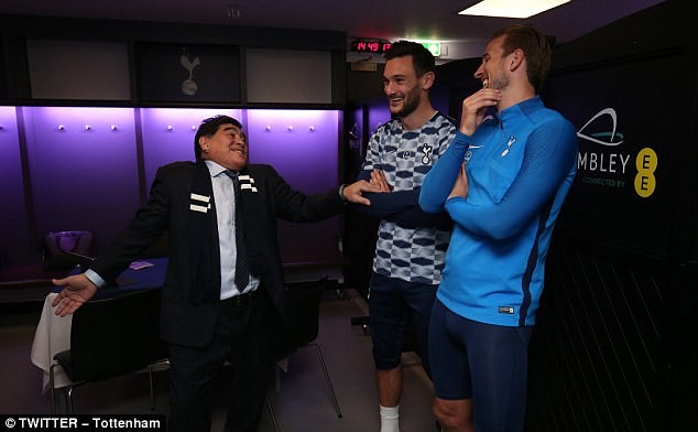 Hạ Liverpool, Tottenham được 2 huyền thoại đến tận phòng thay đồ chia vui - Bóng Đá