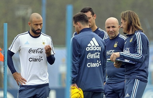 Messi căng thẳng trước giờ phán quyết số phận Argentina - Bóng Đá