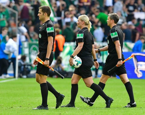 Nữ trọng tài đầu tiên cầm còi ở Bundesliga - Bóng Đá