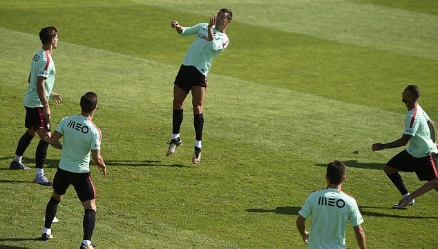 Ronaldo tập sung sức, sẵn sàng bùng nổ - Bóng Đá
