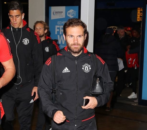 Chùm ảnh: Man United quay trở lại Anh - Bóng Đá