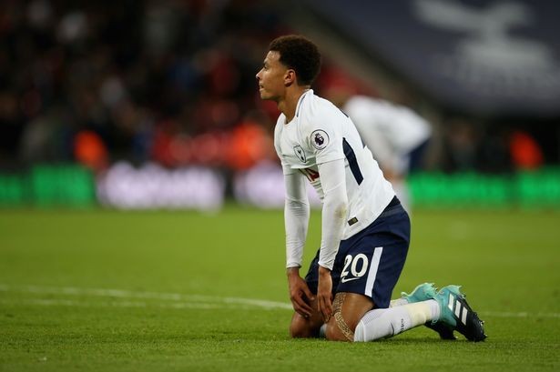 Đội hình tệ nhất vòng 5 NHA: Sao Chelsea, Tottenham góp mặt - Bóng Đá