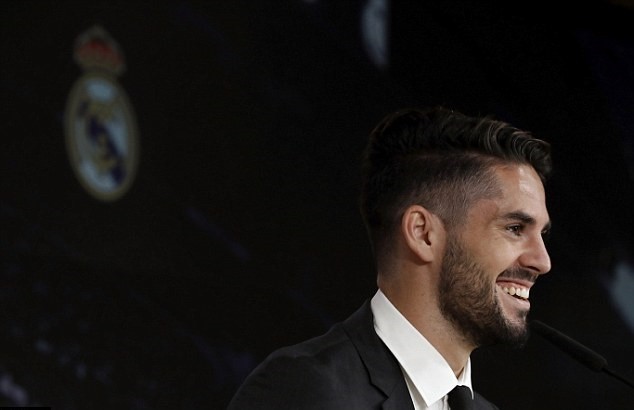 Chùm ảnh Isco ký hợp đồng - Bóng Đá