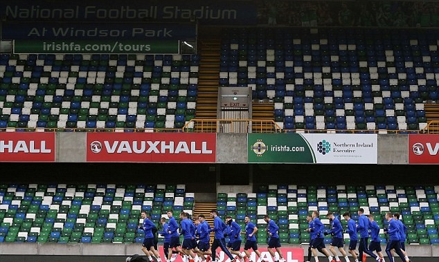 Cựu sao M.U tập sung sức, quyết giúp Bắc Ireland giành vé World Cup - Bóng Đá