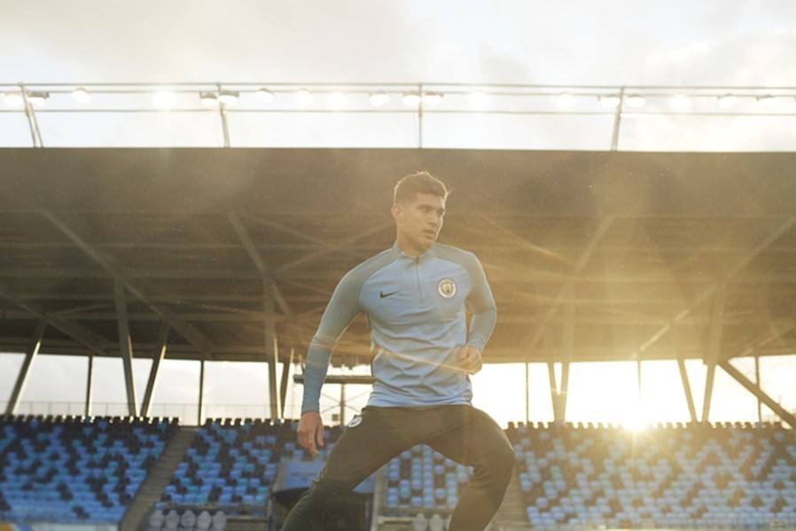 Man City trình làng áo tập mới, sẵn sàng bùng nổ ở Champions League - Bóng Đá