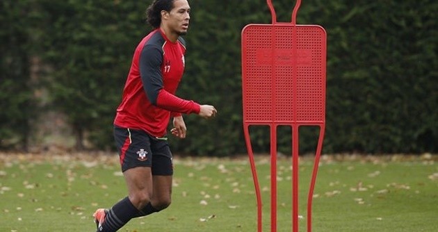 Virgil van Dijk trở lại ngày Southampton bị 