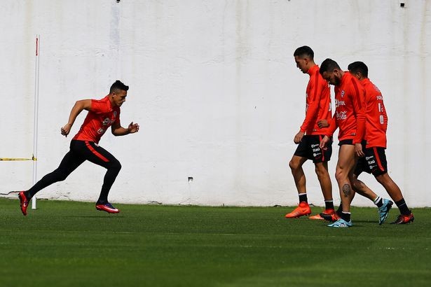 Sanchez tập luyện cùng tuyển Chile - Bóng Đá