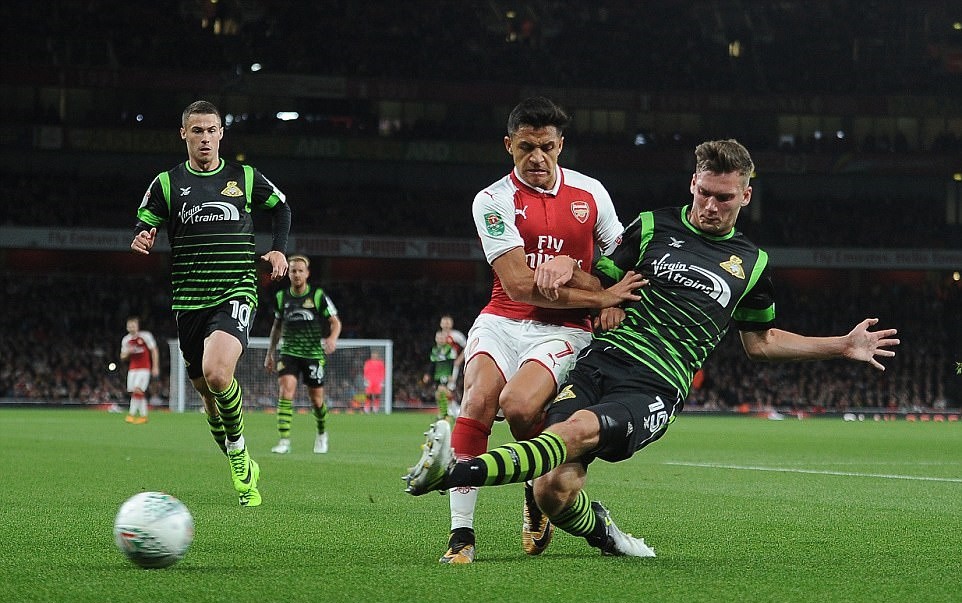 Arsenal 1-0 Doncaster Rovers: Vị khách đặc biệt - Bóng Đá