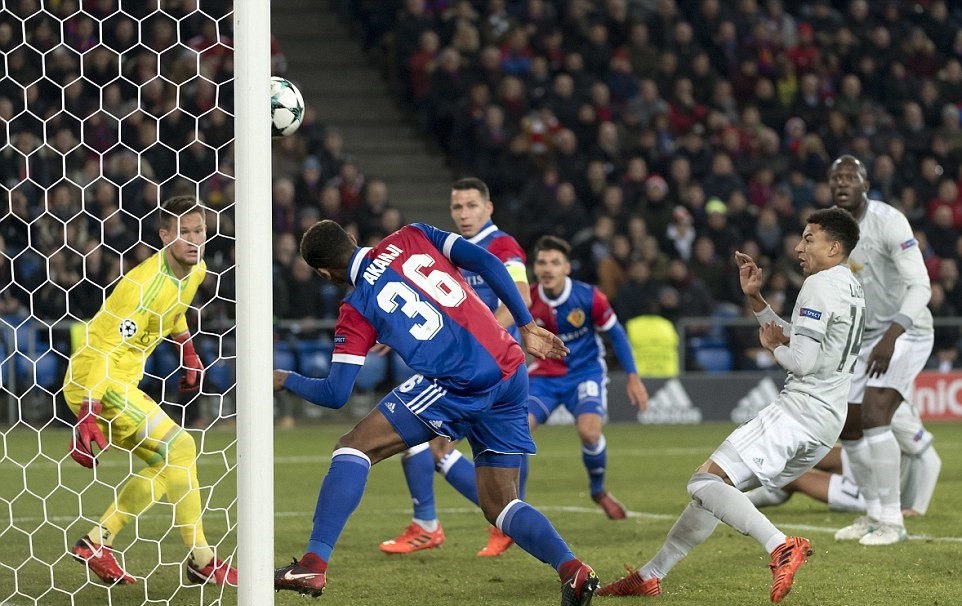Mourinho méo mặt chứng kiến M.U khóc hận trước Basel - Bóng Đá