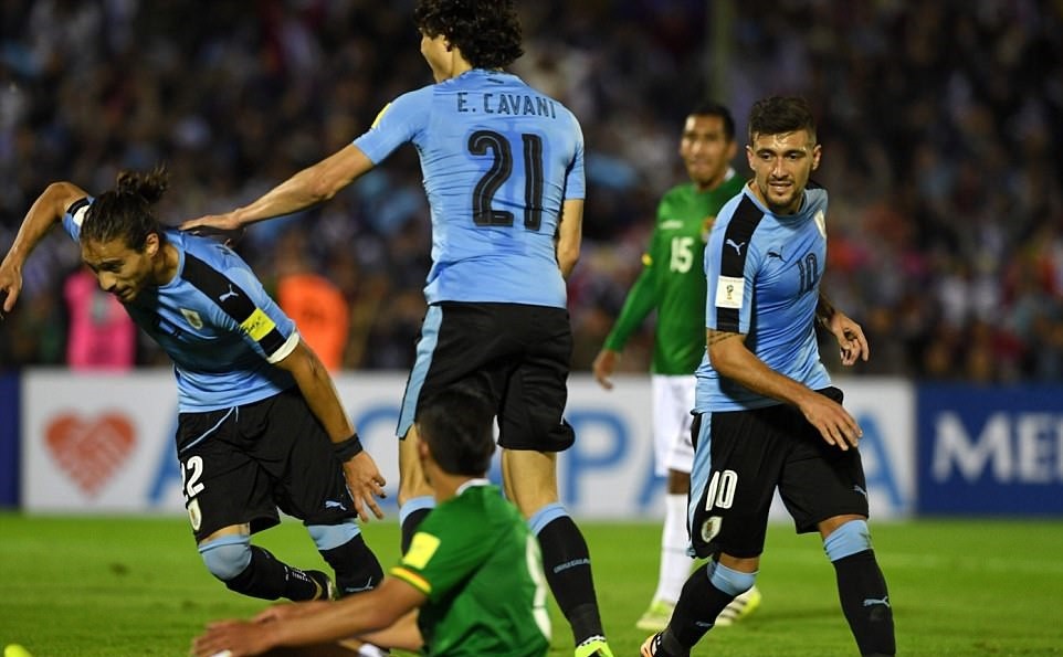 Luis Suarez lập cú đúp, Uruguay giành vé trong trận cầu 6 bàn thắng - Bóng Đá