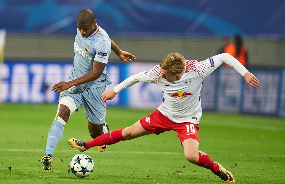 Nghẹn nước mắt ngày Arjen Robben chia tay 'Cơn lốc màu da cam' - Bóng Đá