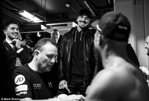 Ibrahimovic tiếp sức Anthony Joshua thắng knock-out tuyệt đối - Bóng Đá