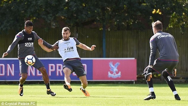 Roy Hodgson lần đầu 'lên lớp', Crystal Palace quyết vượt 'vũ môn' - Bóng Đá