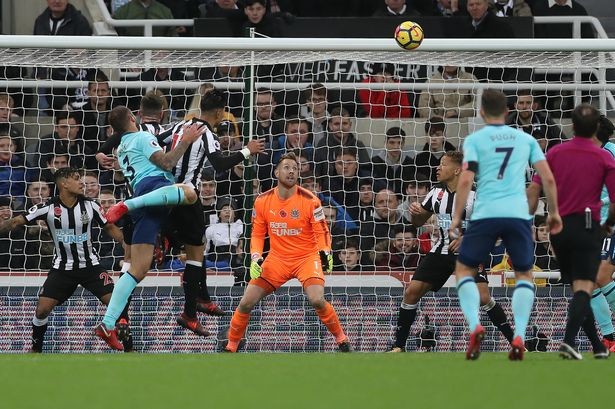 Top 10 CLB phạm lỗi nhiều nhất Premier League: M.U số 1, Chelsea số 2 - Bóng Đá