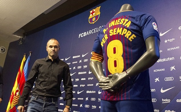 Andres Iniesta rạng rỡ gắn bó 'trọn đời' với Barcelona - Bóng Đá