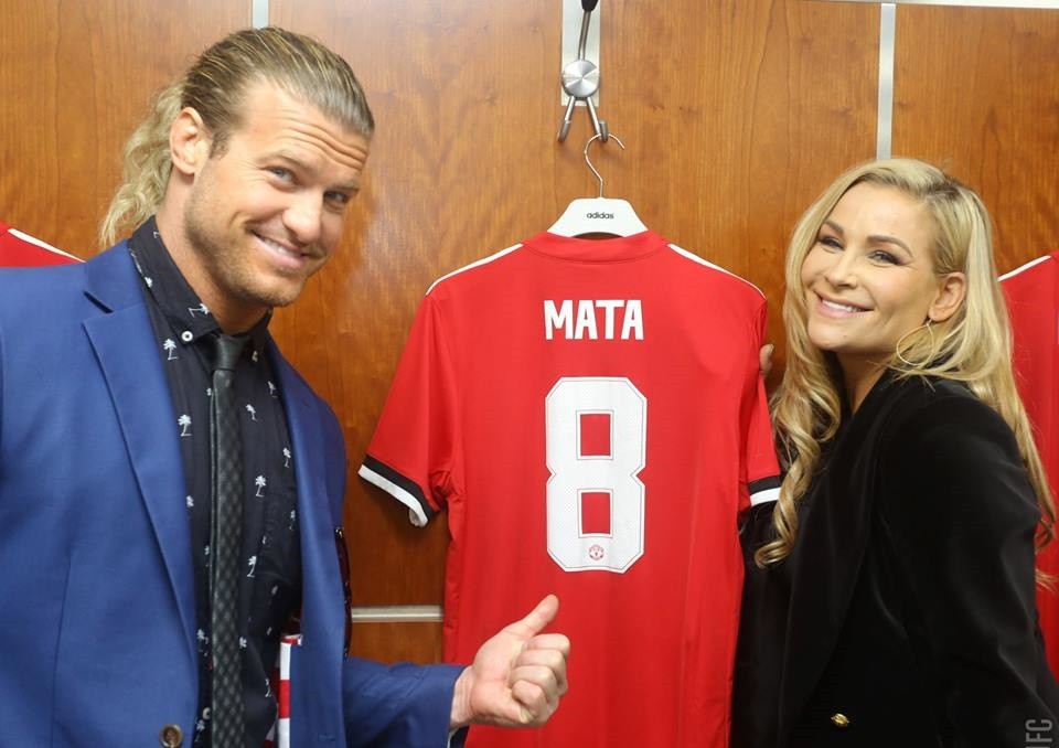 Man Utd đón 2 vị khách đặc biệt của làng WWE đến Old Trafford - Bóng Đá
