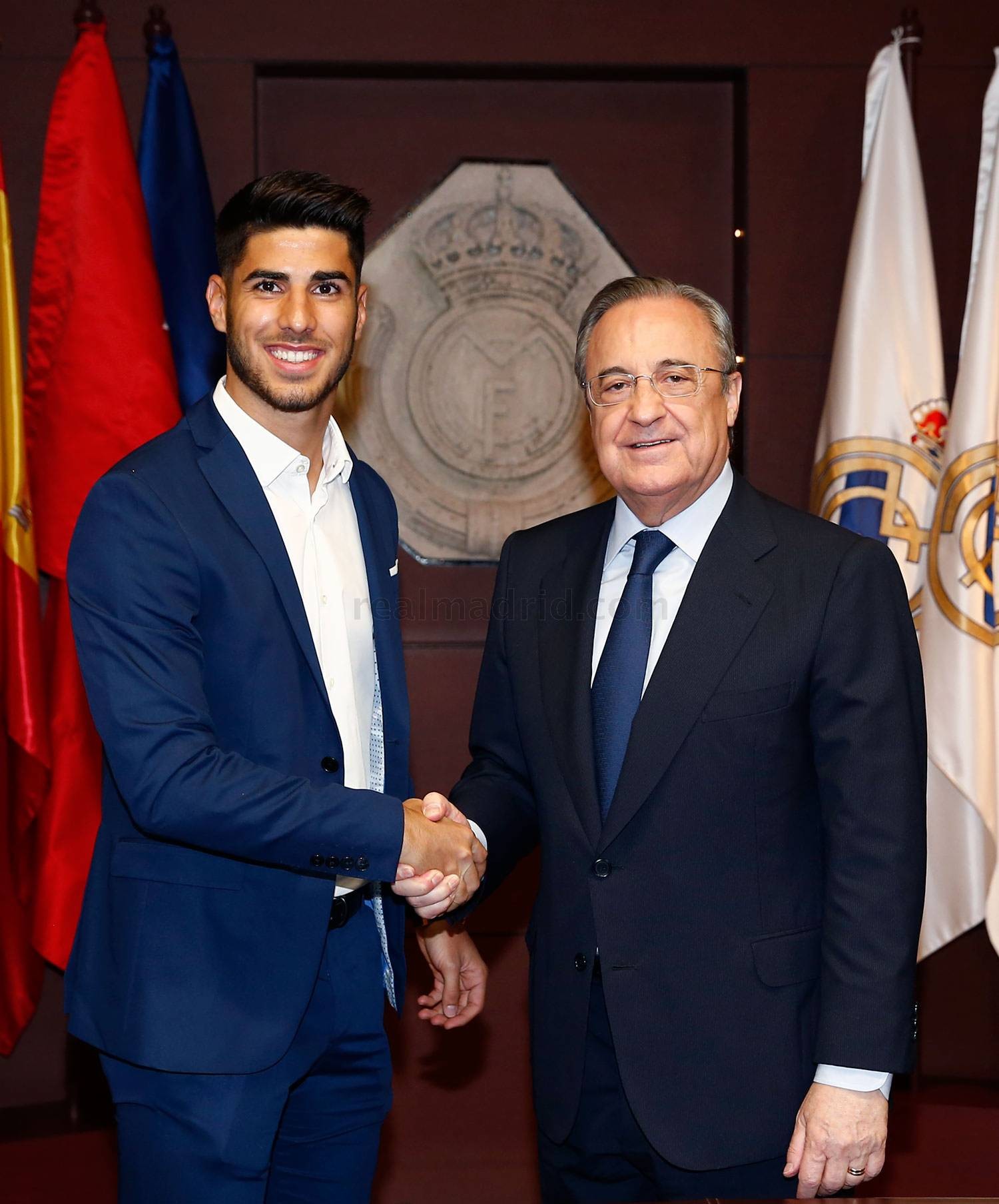 Ảnh Asensio ký hợp đồng - Bóng Đá