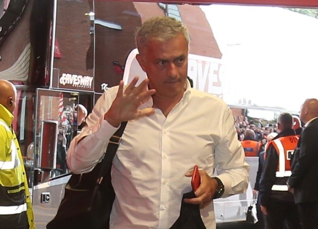 Chùm ảnh: Man Utd đến sân Old Trafford - Bóng Đá