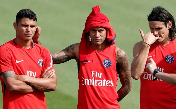 Mặc kệ Barca, Neymar lao vào tập luyện - Bóng Đá