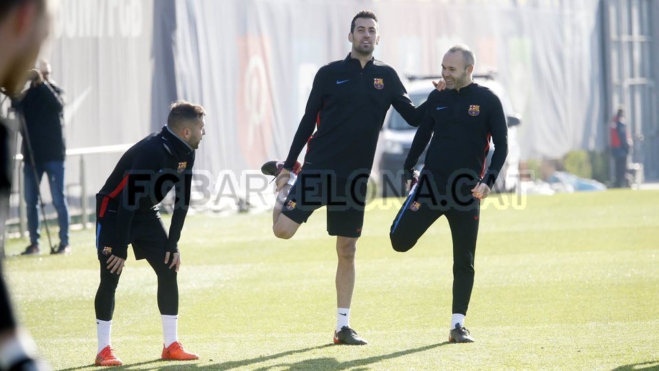 Messi và dàn sao Barca tươi rói trên sân tập, chờ hạ Juventus - Bóng Đá