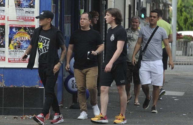 Không được sang Barca, Coutinho cắt tóc giải hạn - Bóng Đá