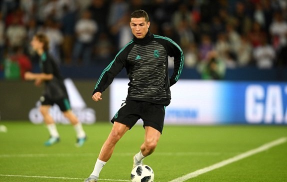 Ronaldo đảo chân kỹ thuật trước đông đảo NHM trước giờ G - Bóng Đá
