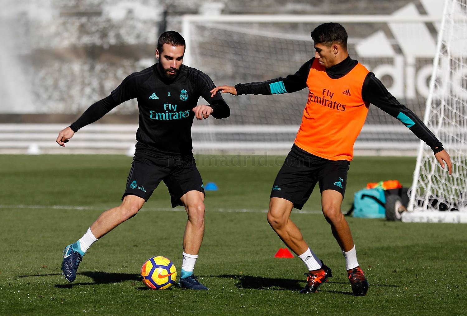 CHÙM ẢNH: Real Madrid đón dàn sao khủng trở lại tập luyện - Bóng Đá
