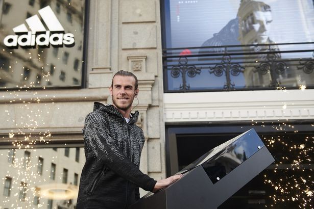 CĐV Real không ngừng la ó Gareth Bale trong một sự kiện - Bóng Đá