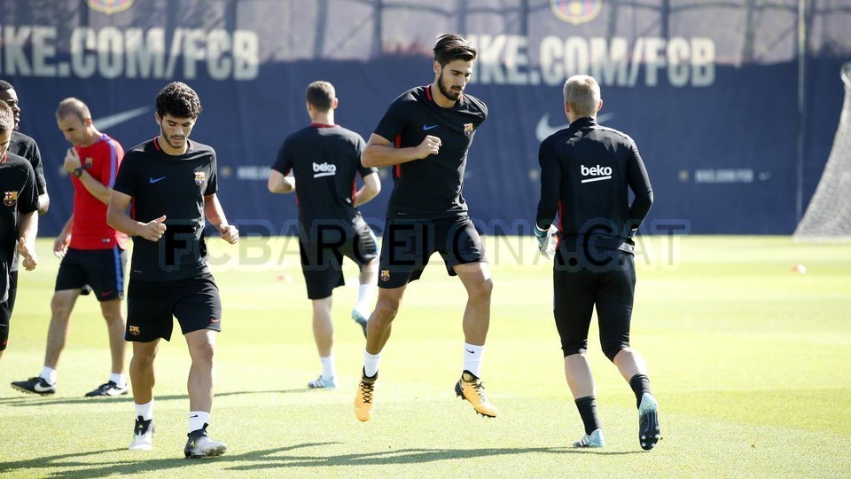 Sau tất cả, Dembele đã bớt lạc lõng tại Barca - Bóng Đá