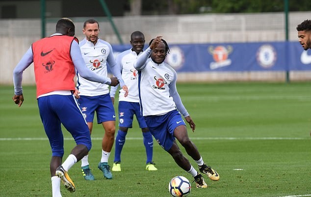 Sân tập Chelsea nhộn nhịp trở lại - Bóng Đá