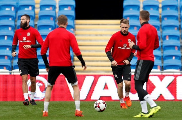 Gareth Bale động viên xứ Wales trước giờ phán quyết - Bóng Đá