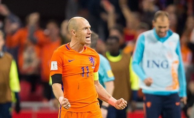 Nghẹn nước mắt ngày Arjen Robben chia tay 'Cơn lốc màu da cam' - Bóng Đá